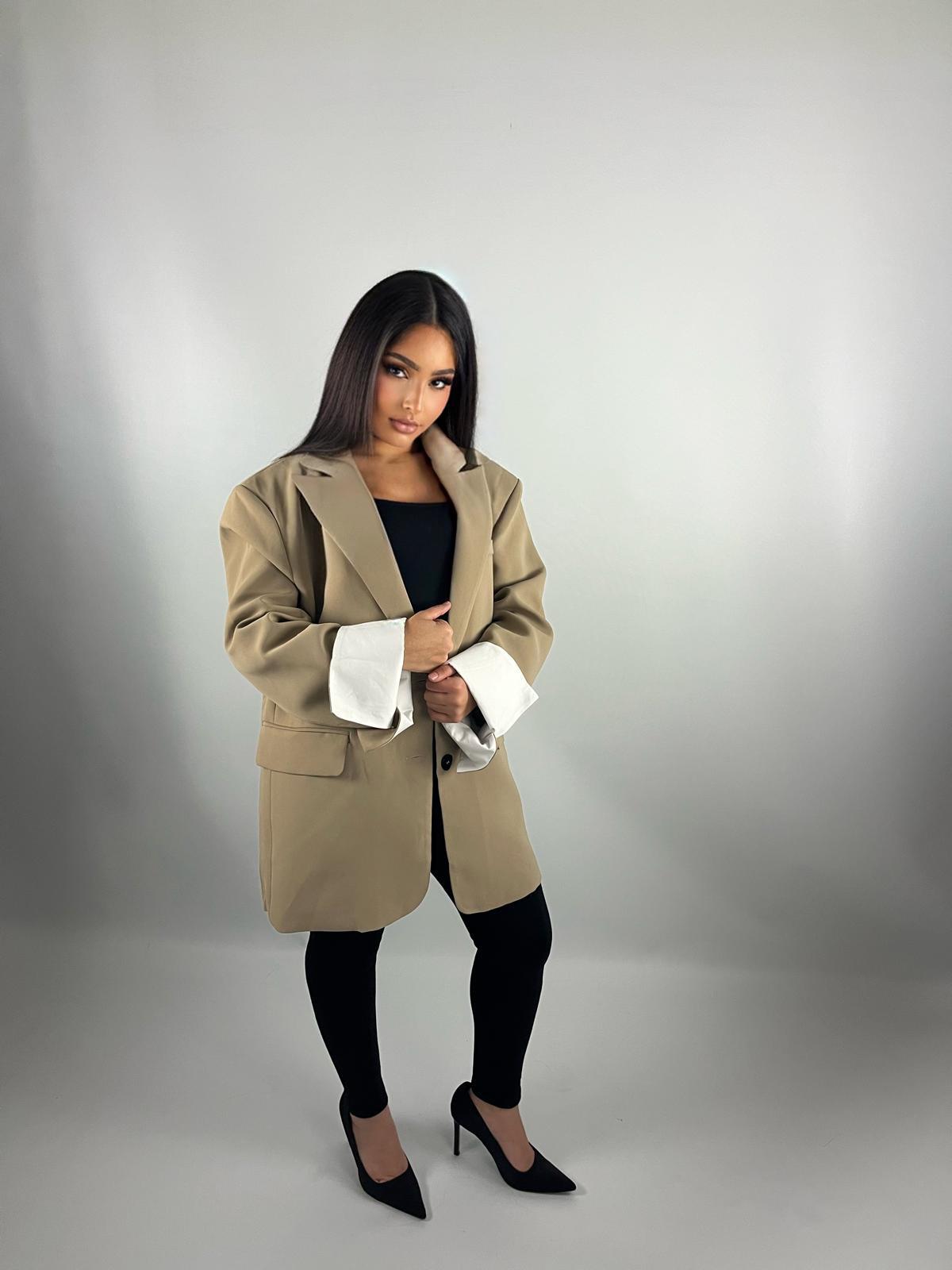 Blazer oversize beige à revers blancs